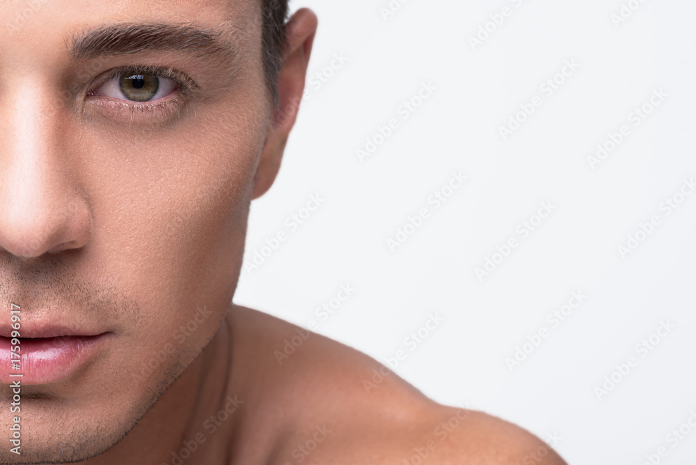 Obraz premium Attractive youthful man is expressing confidence