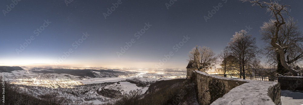 Blick von der Burg Teck im Winter bei Nacht