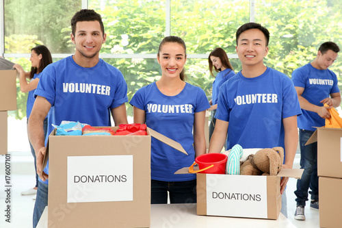 Team of teen volunteers sta...