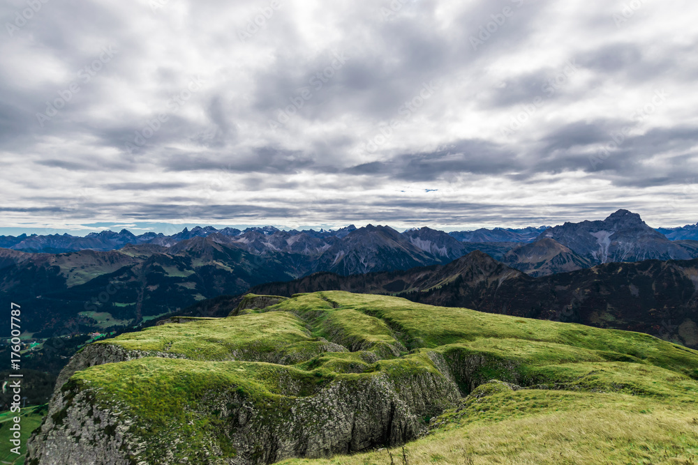 Obraz premium grüne Berglandschaft