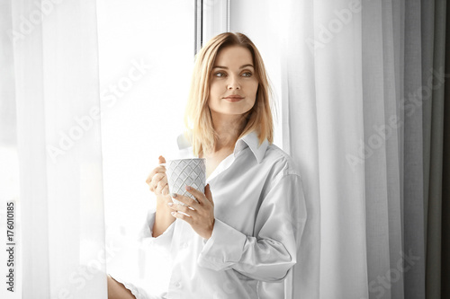 Morning of young beautiful ...