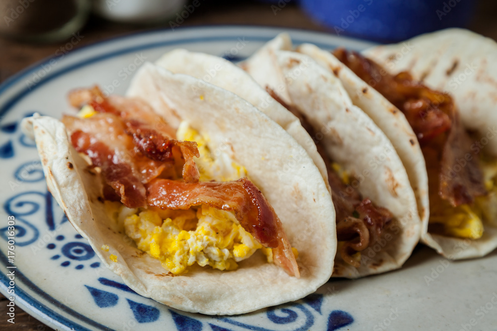 Crispy glazed bacon and fried eggs breakfast tacos Crispy glazed bacon and fried eggs breakfast tacos