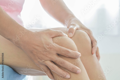 knee  pain in old women