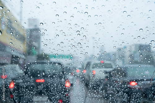 Traffic in the rainy season, traffic congestion.