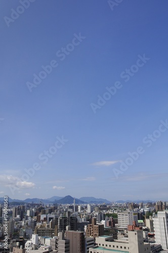 広島の街並みと青空 © ＭＯＭＯＴＡＲＯＵ