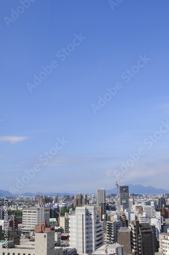 広島の街並と青空