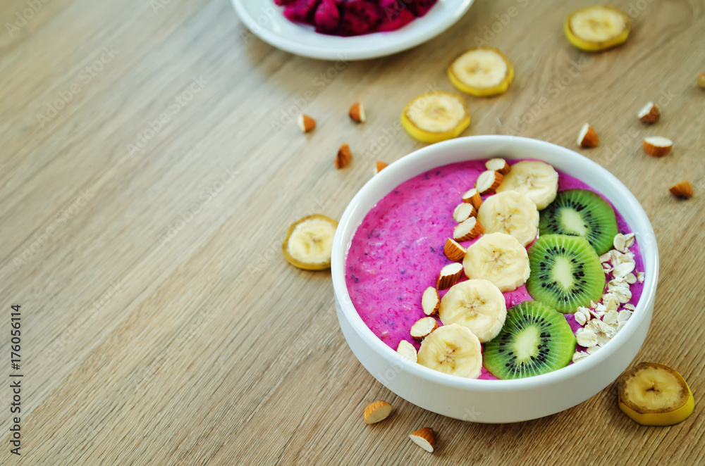 Pitaya banana smoothie bowl Pitaya banana smoothie bowl