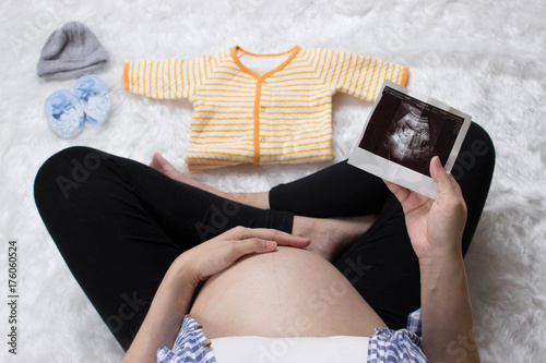 Close-up of pregnant tummy  looking ultrasound