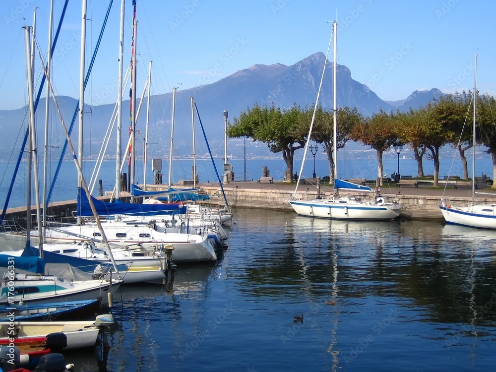 Port de Torri del Benaco sur le Lac de Garde (Italie)