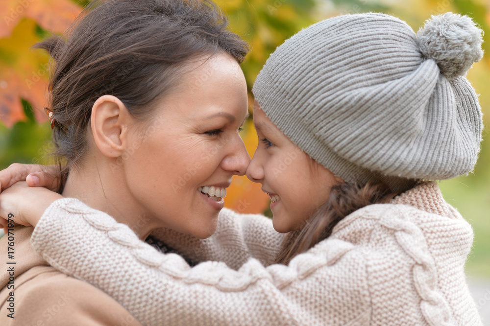 Obraz premium mother and daughter outdoors