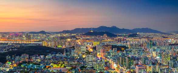 Fototapete Seoul Sommerlicher Sonnenuntergang über Seouls Innenstadt  © rudi1976
