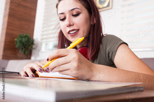 Obraz na plátně college with hard-working young girl books.