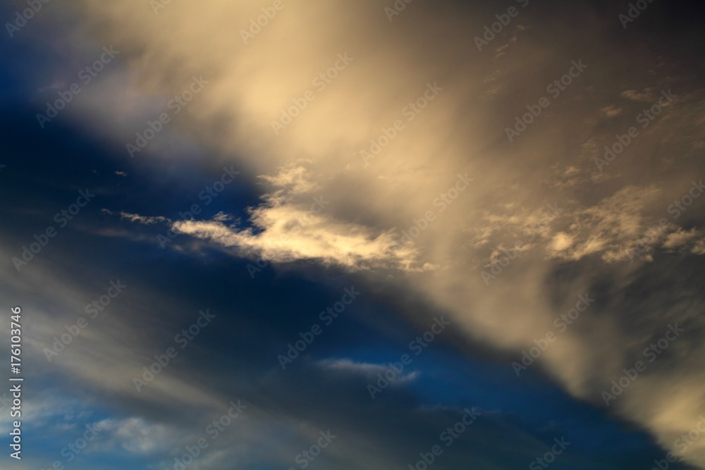 Obraz premium Glowing clouds