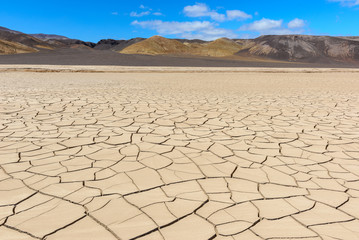 Poster Woestijnlandschap Gebarsten aarde Atacamawoestijn Chili  © Noradoa