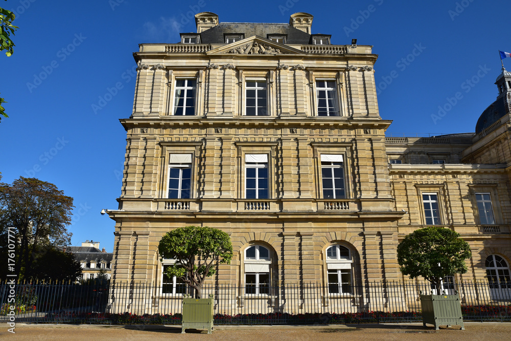 Pavillon du palais du Luxembourg à Paris, France