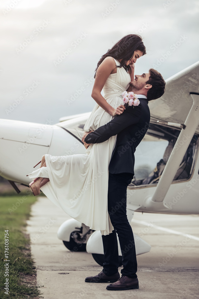 Couple near plane