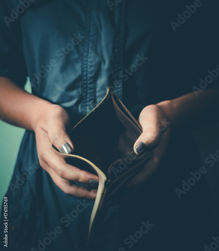 close up wallet  young woman show her empty wallet,retro