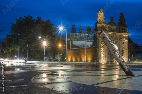 Night photo showing the Berlin Gate 