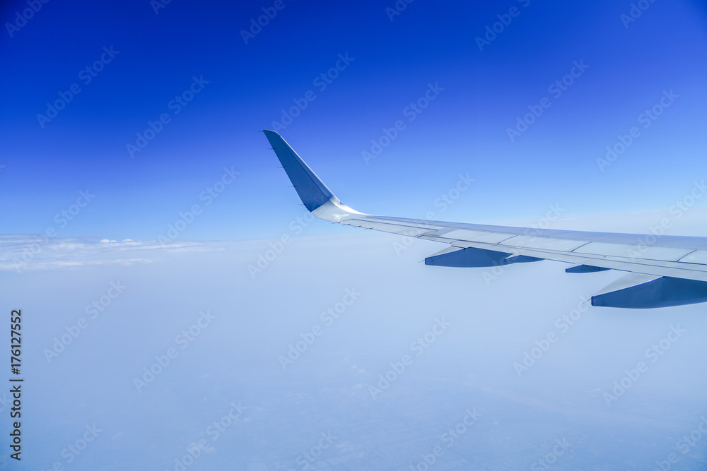Fototapeta premium Airplane wings in the sky