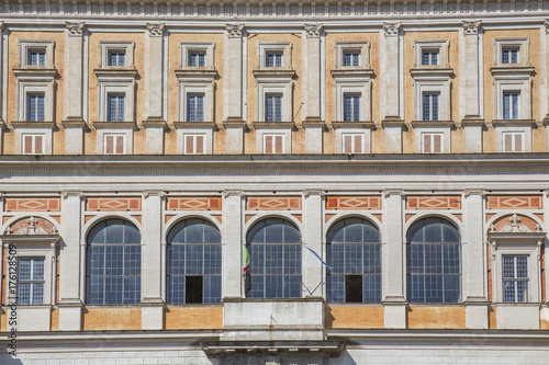 Dettaglio della facciata di Palazzo Farnese a Caprarola, piccolo paese vicino Roma, in Italia. Questo storico e bellissimo palazzo è stato costruito in epoca rinascimentale. © Stefano Tammaro