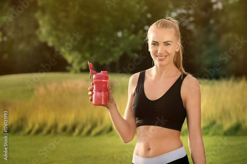 Sporty young woman with pro...