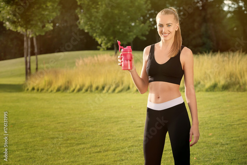 Sporty young woman with pro...