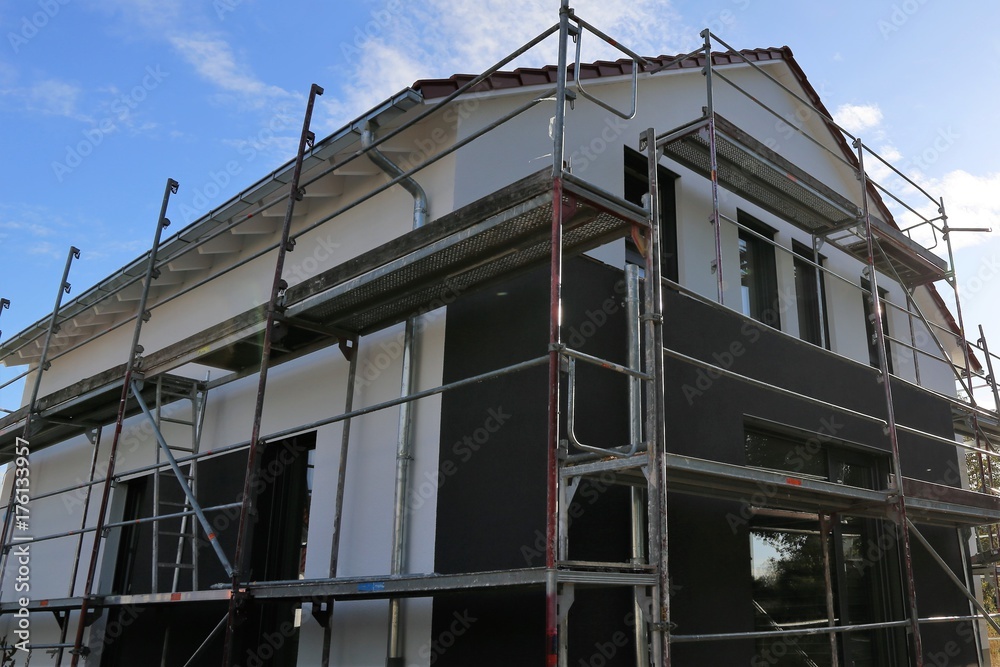 Haus mit neuem Fassadenanstrich