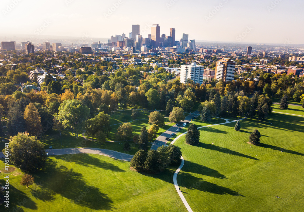 Naklejka premium Denver cityscape aerial view from the city park