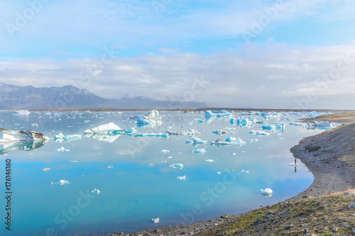 Fototapeta Naklejka Na Ścianę i Meble -  Amazing landscape of Icebergs in Jokulsarlon glacial lake, Iceland