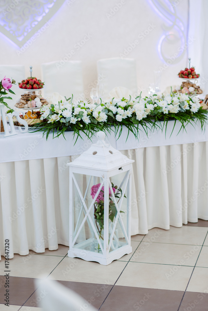 wedding decorations with flowers, decorations