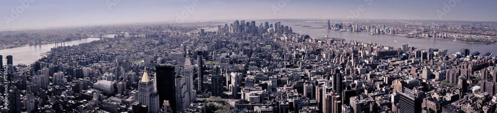 Manhattan seen since the roof of one of the highest building of New York