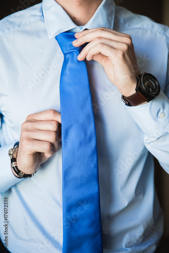 men wear a tie