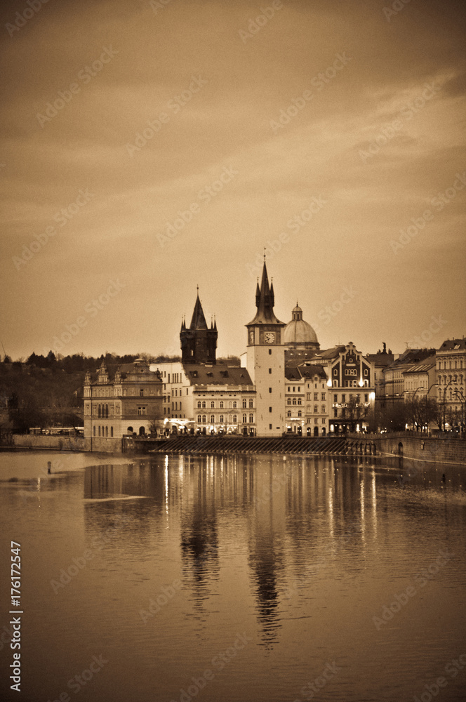 Obraz premium Church at the Edge of the River in Prague