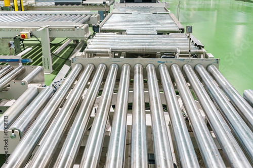 Crossing of the roller conveyor, Production line conveyor roller transportation objects.