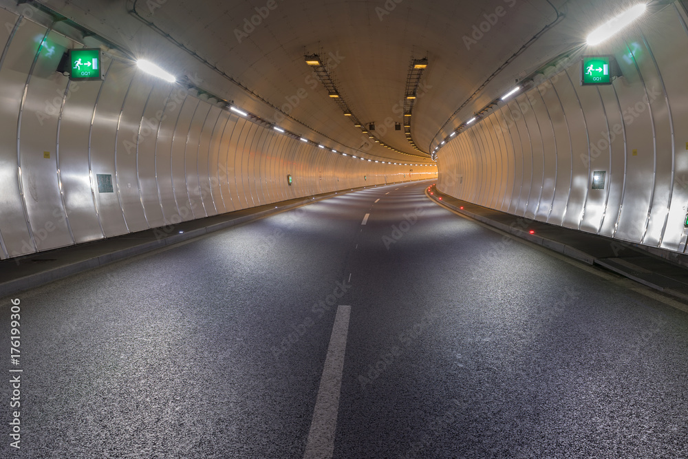 Bend in a road tunnel without traffic - obrazy, fototapety, plakaty 