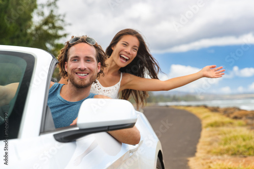 Bilde på lerret Car road trip couple summer fun on travel vacation freedom