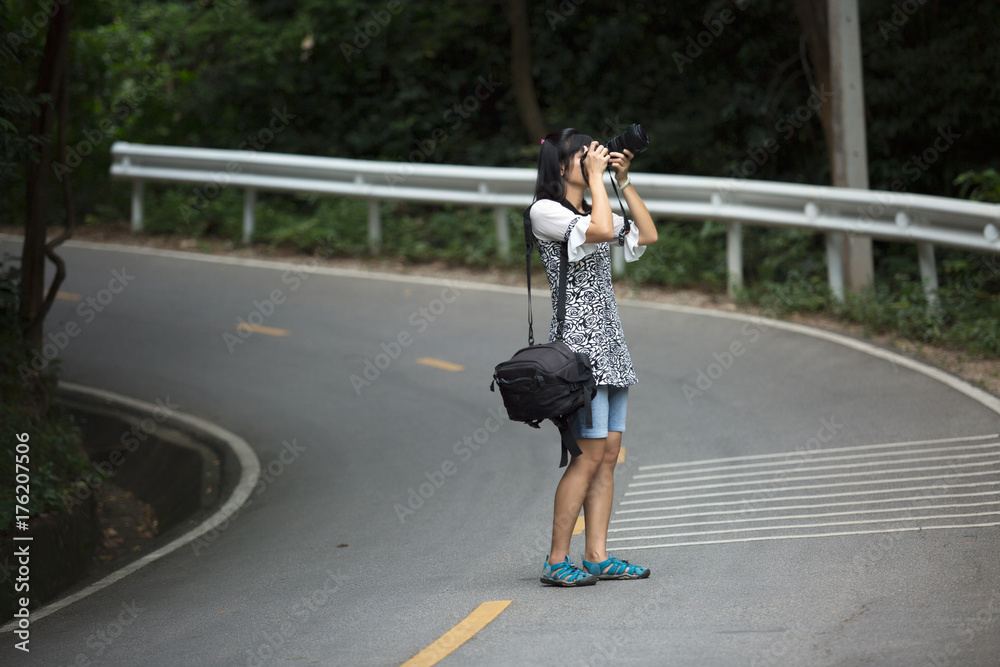 Fototapeta premium lady is taking photo by mirrorless camera