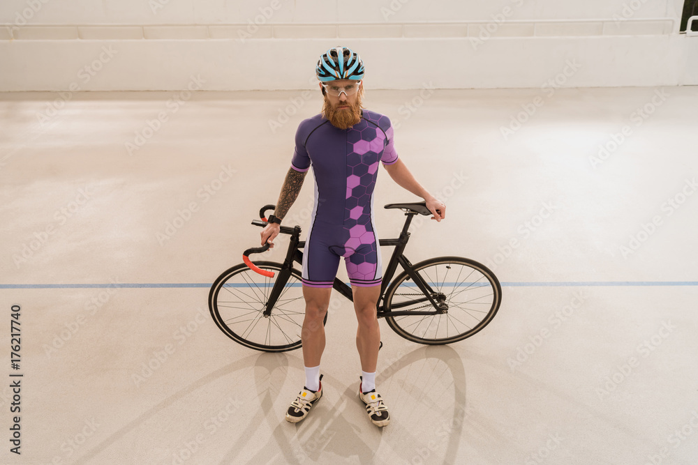 Naklejka premium cyclist in helmet with bicycle