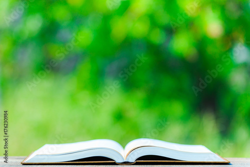 本と緑ボケ背景 © beeboys