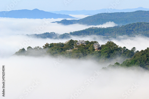 備中松山城 -雲海に浮かぶ天空の城-