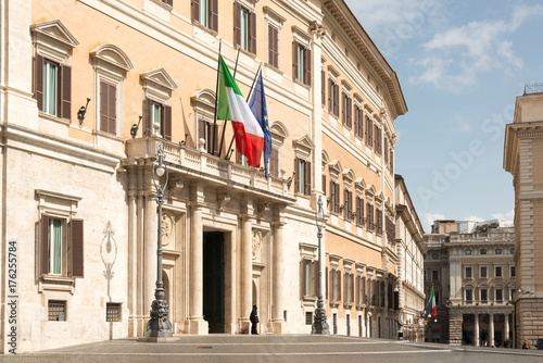 Eingang zum italienischen Parlament in Rom