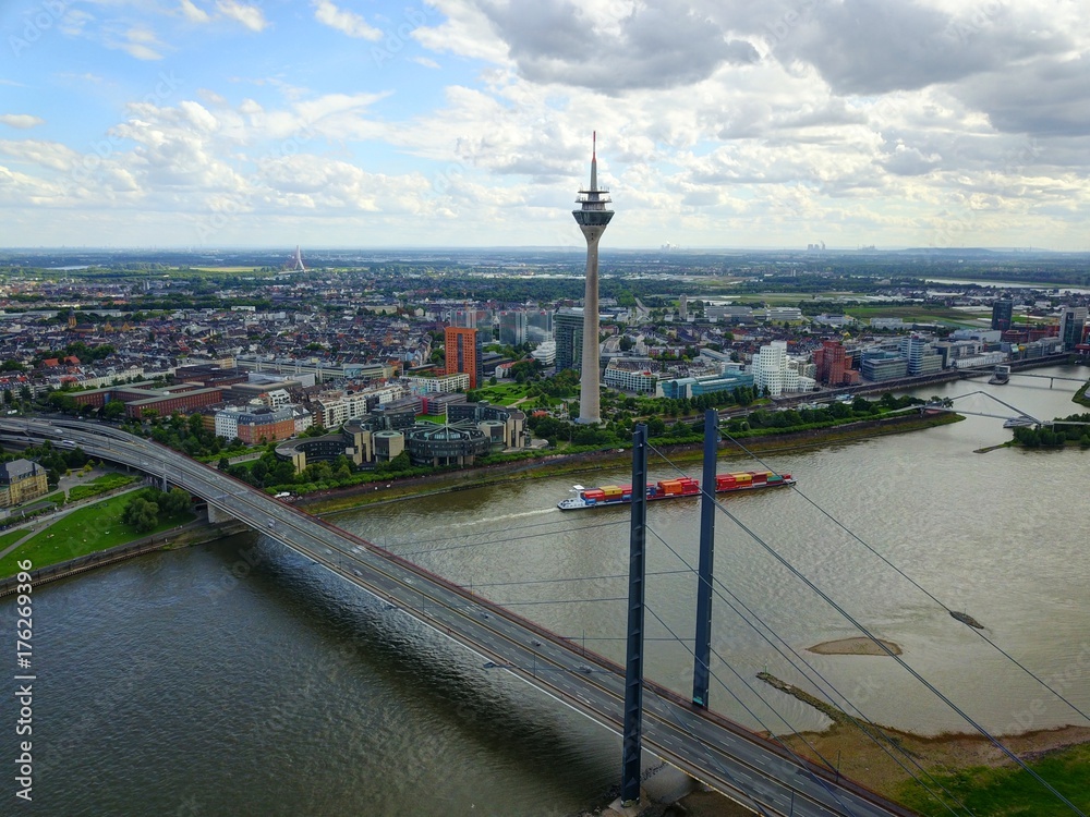 Fototapeta premium Düsseldorf Skyline