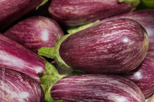 Wallpaper Mural Rote Auberginen am Gemüsemarkt, Spanien, Europa Torontodigital.ca