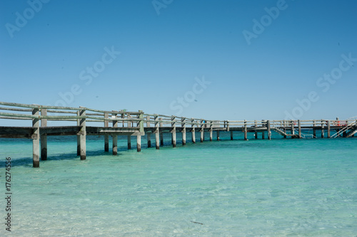 pier at beautiful beach on Heron Island, Australia © Pling◎Pling