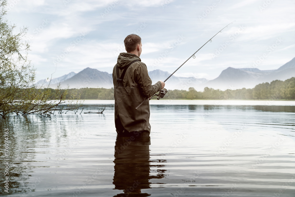 Angler in Bergsee