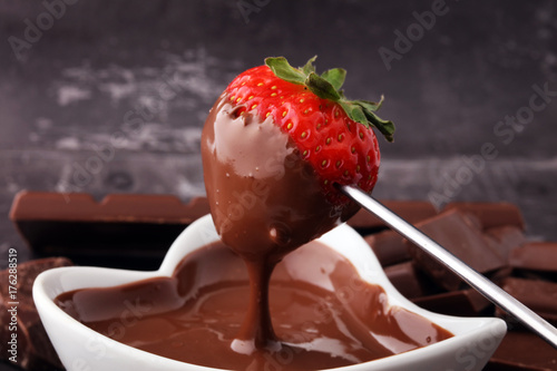 Fondue with Melting chocolate or melted chocolate and strawberry.