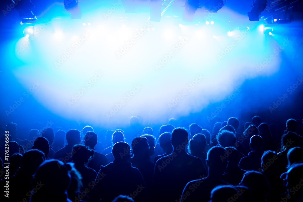 Konzertbesucher Festivalbesucher Konzertbesucher Festivalbesucher