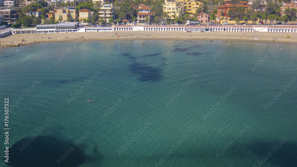 vista-aerea-panoramica-della-spiaggia-di-santa-marinella-in-provincia