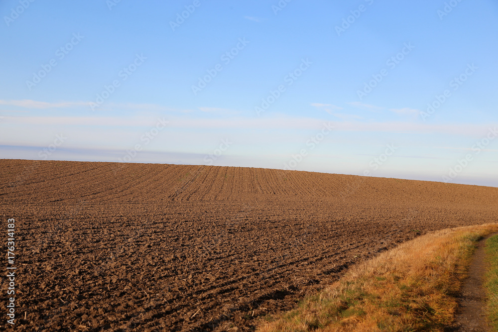 Acker und Himmel