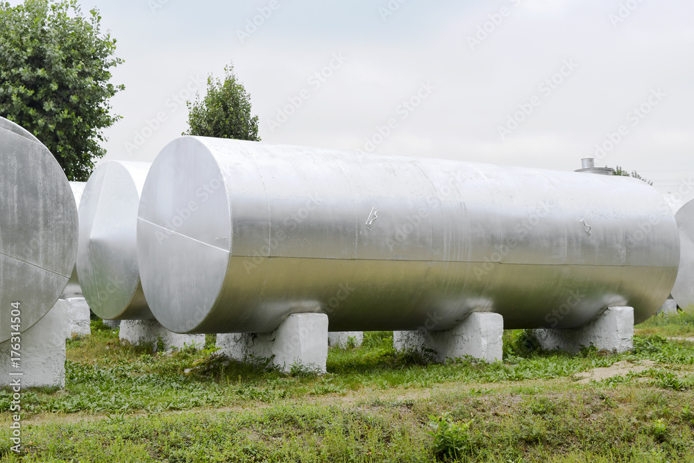 Silver tanks for storage of fertilizers Silver tanks for storage of fertilizers